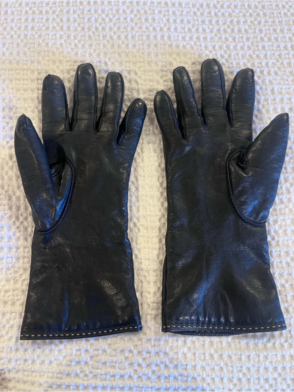 Coach women’s Black Leather Gloves - Picture 2 of 10